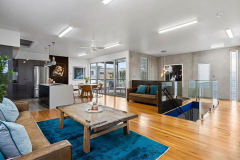Exquisite Beachside Mansion - Accommodation Noosa 3