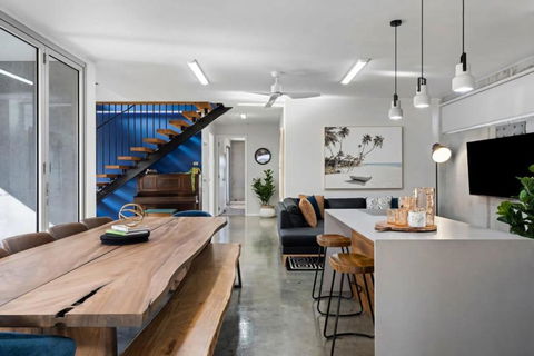 Exquisite Beachside Mansion - Accommodation Noosa 1