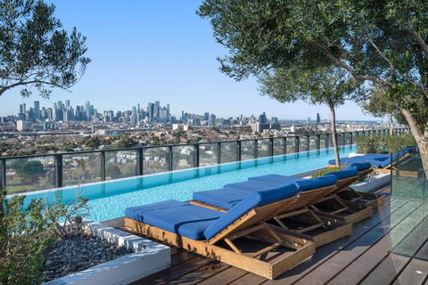FLEMINGTON - Melbourne City Views - Accommodation Noosa 0