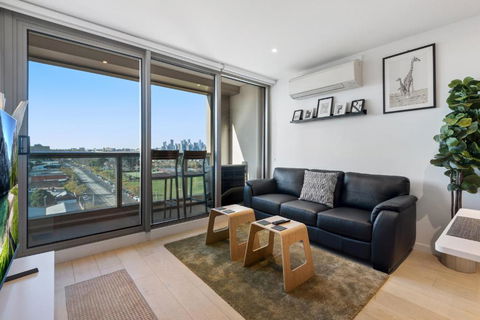 FLEMINGTON - Melbourne City Views - Accommodation Noosa 1