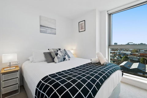 FLEMINGTON - Melbourne City Views - Accommodation Noosa 2