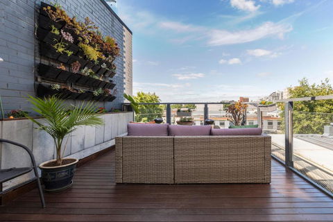 FUN&KY Parking 2 Patios WFH WiFi City Views - Accommodation Noosa 1