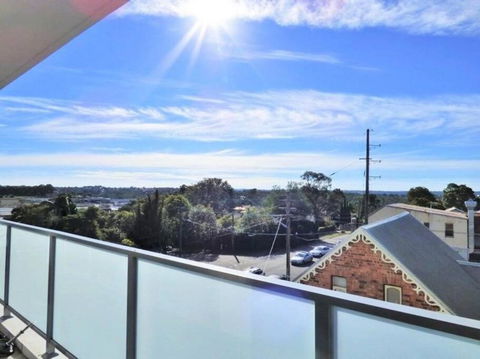 GLAD1 - Monash Rd - Gladesville - Accommodation Noosa 4
