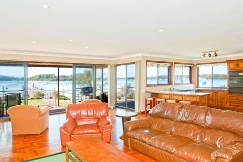 HAIS18G - Riverside Delight - Accommodation Noosa 1