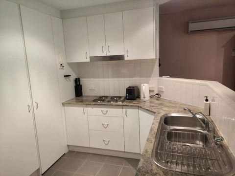 Ground Level 2BR 2BA Apartment W Courtyard - Accommodation Noosa 3
