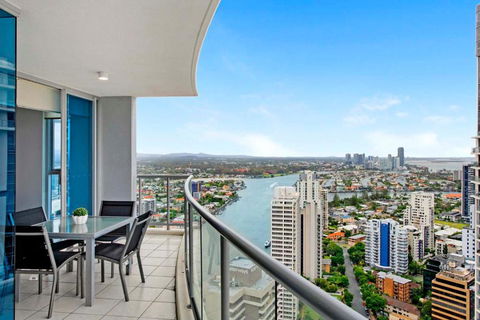 HIGH FLOOR GUARANTEE - 3 Bedroom Plus Study Apartments At Chevron Renaissance - Self Contained & Privately Managed - Wow Stay - Accommodation Noosa 3