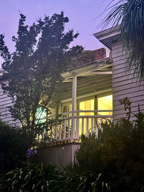 Hilltop Cottage - Accommodation Noosa 2