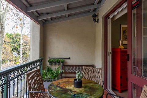 Hip Inner-City Living In Vibrant Erskineville - Accommodation Noosa 1