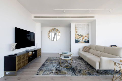 Iconic High-view Oasis Between Docklands And CBD - Accommodation Noosa 1