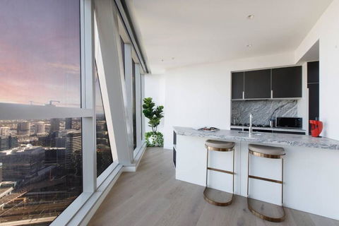 Iconic High-view Oasis Between Docklands And CBD - Accommodation Noosa 3