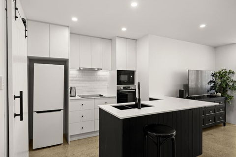 Inviting 1-Bed With Pool By Parks & Shops - Accommodation Noosa 0