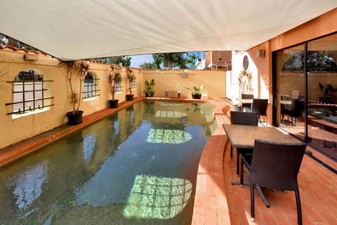 Adobe Motel - Accommodation Noosa 2