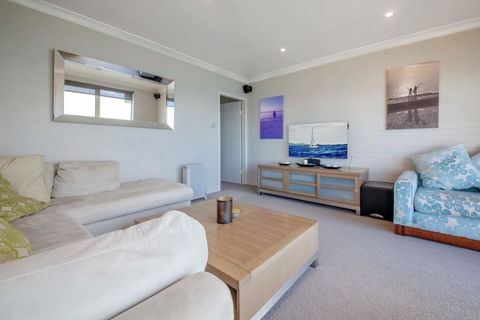 Alcheringa Unit 3 & 4, 32 Sandy Point Road - Accommodation Noosa 2
