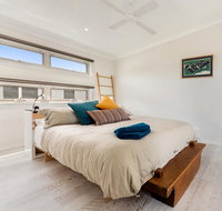 Alice's Palace 2-minute walk to lifeguard patrolled surf beach