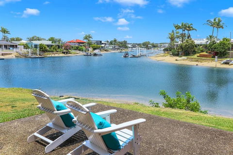 Amazing Modern Apartment On The Canal - Accommodation Noosa 1