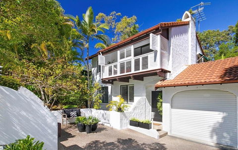 Apartment 1 - 20 Viewland Drive - Accommodation Noosa 0
