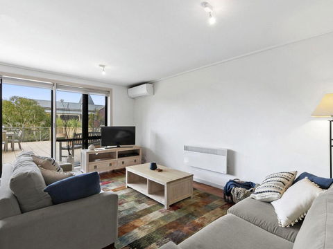 APARTMENT 23 PACIFIC APARTMENTS - Sit On The Deck And Soak In The View - Accommodation Noosa 3