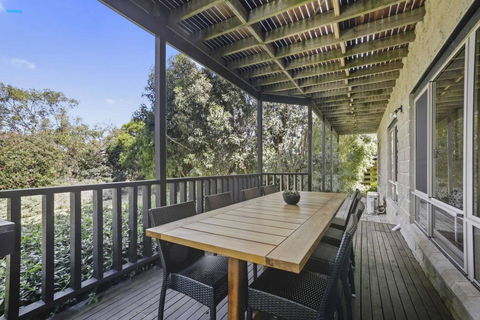 APOLLO BAY HOLIDAY HOUSE - Walk To Beach + Wifi - Accommodation Noosa 3