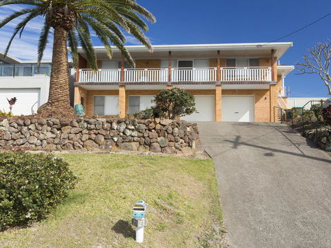Aqua Palm With Sweeping One Mile Views - Accommodation Noosa 1