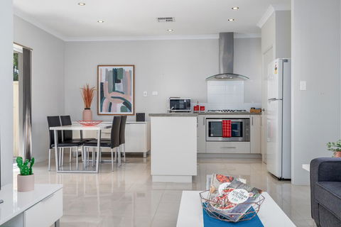 Ardross Short Stays - Accommodation Noosa 0