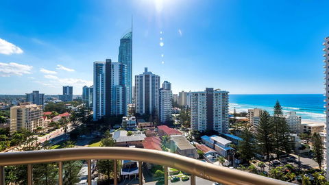 Aristocrat Apartments - Accommodation Noosa 0