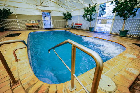 Artesian Spa Motel - Accommodation Noosa 2