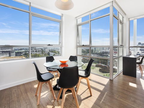 As The Sun Sets - Modern And Spacious 2BR Zetland Apartment Facing The Setting Sun - Accommodation Noosa 1