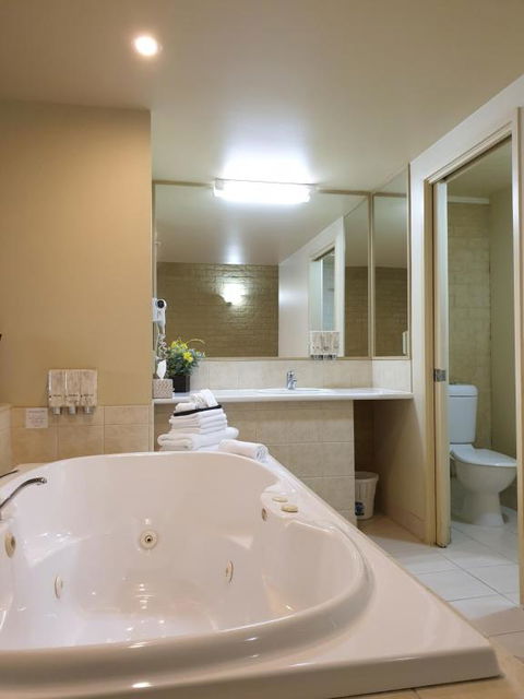 Madison Spa Motel - Adults Only - Accommodation Noosa 1