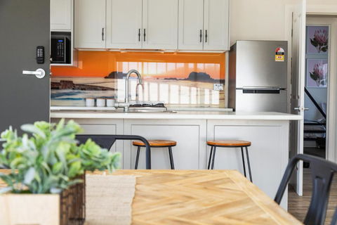 Luxury Apartments And Motel Rooms - Free Wifi - Close To Beach - Accommodation Noosa 2