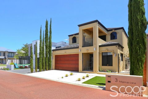 LUXURY VILLA W POOL & SPAS - Accommodation Noosa 1