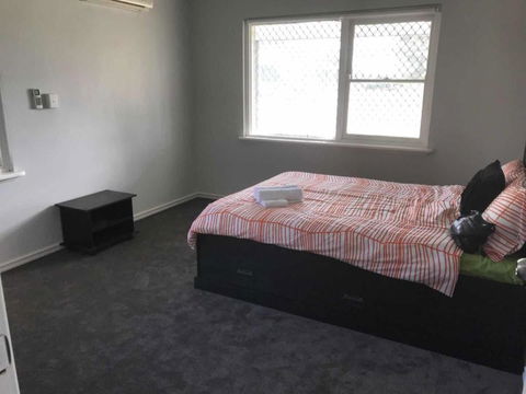 Maddington House Unit A - Accommodation Noosa 2