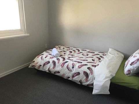 Maddington House Unit A - Accommodation Noosa 3