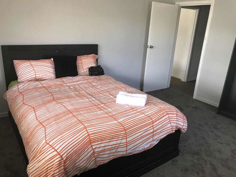 Maddington House Unit A - Accommodation Noosa 1