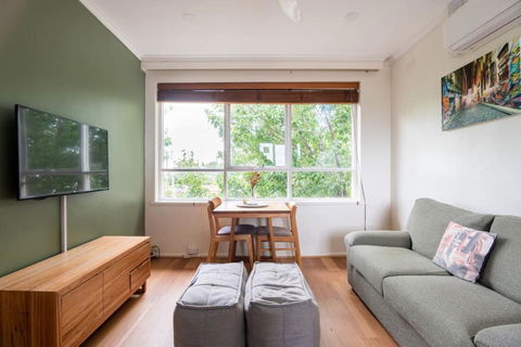Maddox, 5min Walk To Train With Netflix And Parking - Accommodation Noosa 0