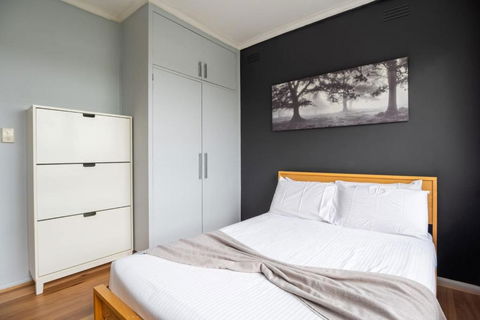 Maddox, 5min Walk To Train With Netflix And Parking - Accommodation Noosa 3