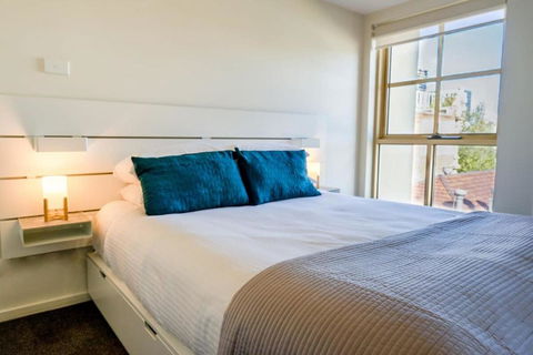 MadeComfy Spacious CBD Apartment In Prime Location - Accommodation Noosa 1