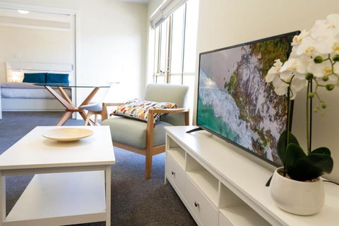 MadeComfy Spacious CBD Apartment In Prime Location - Accommodation Noosa 2