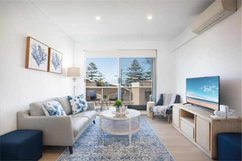 MadeComfy Trendy Apartment On Dee Why Beach - Accommodation Noosa 0