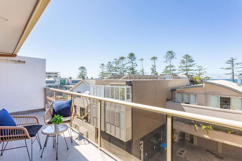 MadeComfy Trendy Apartment On Dee Why Beach - Accommodation Noosa 1