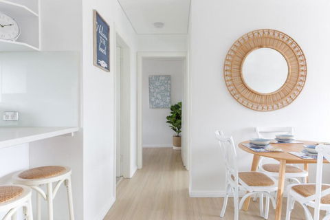 MadeComfy Trendy Apartment On Dee Why Beach - Accommodation Noosa 3