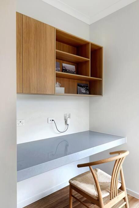 Madeley Family Getaway- Sleeping 8, Central, Aircon, Close To Shops, Beach, Parks, Spacious - Accommodation Noosa 2