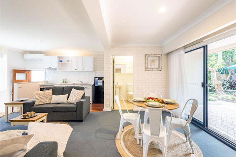 Maestral II 27a Richardson Ave 290 Metres From The Waters Edge Air Con - Accommodation Noosa 3