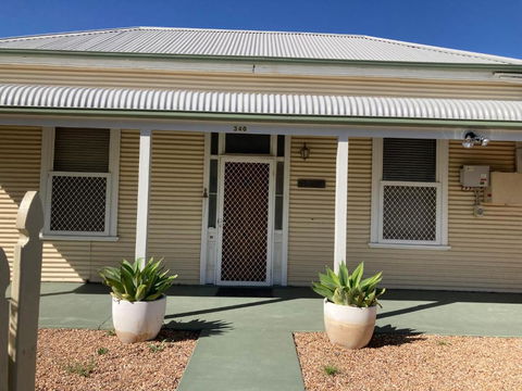 Maeville Cottage - Accommodation Noosa 2