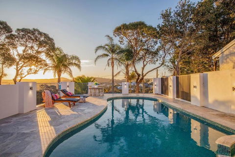Manor Del Monte - Poolside Bliss And Oceanfront Oasis - Accommodation Noosa 0