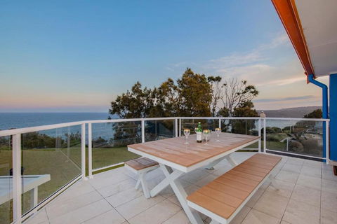 Manor Del Monte - Poolside Bliss And Oceanfront Oasis - Accommodation Noosa 1