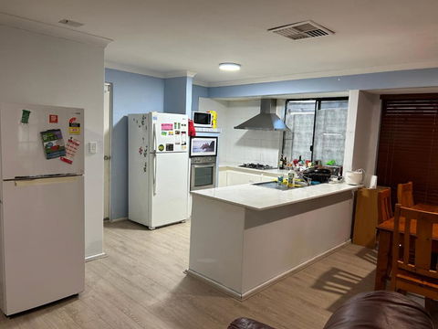 Master Room With Ensuite In A Lovely House - Accommodation Noosa 2