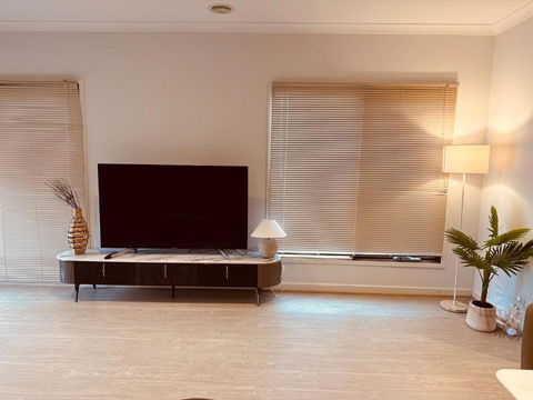 MEL-Point Cook Elegant Four-Bedroom House - Accommodation Noosa 1
