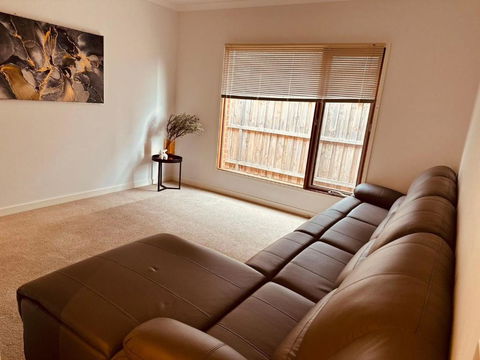 MEL-Point Cook Elegant Four-Bedroom House - Accommodation Noosa 2