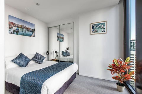 Melbourne Central Designer Studio With North Views - Accommodation Noosa 3