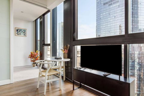 Melbourne Central Designer Studio With North Views - Accommodation Noosa 1
